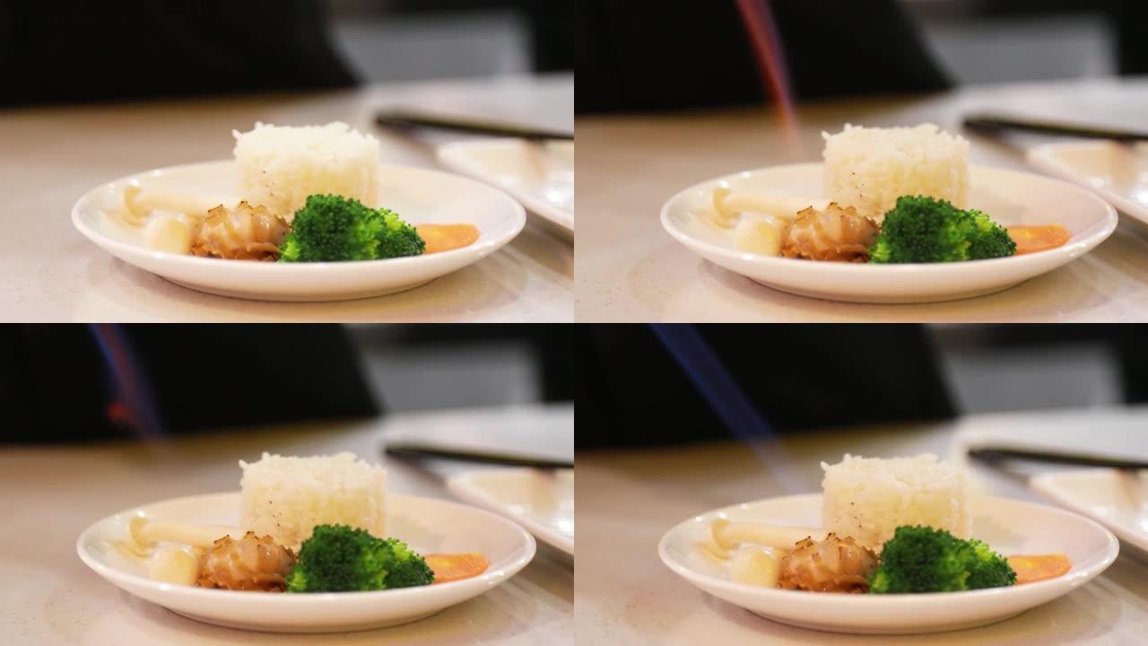制作米饭套餐的过程