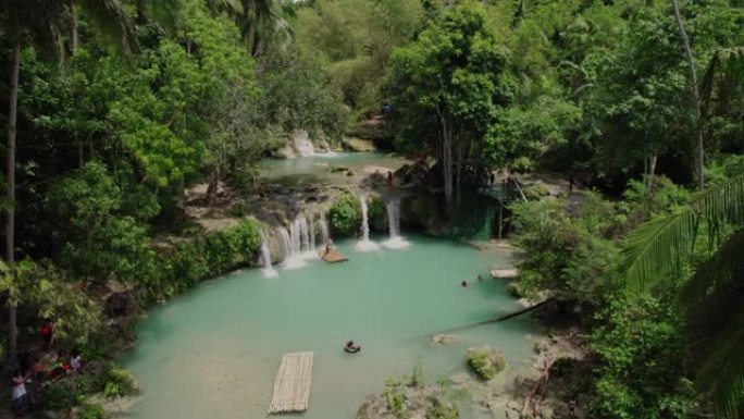 美丽如画的瀑布Cambugahay Falls，Siquijor，菲律宾