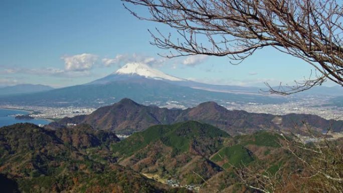 伊豆半岛伊豆全景公园的富士山景。