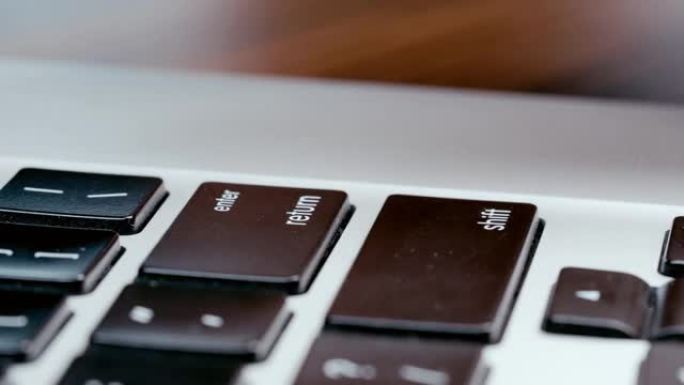 慢动作，女人的手指按钮进入笔记本电脑键盘，电子商务的概念