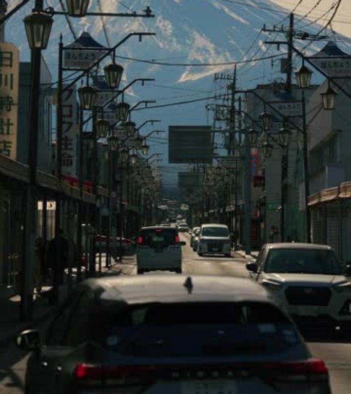 富士山和透视路日本街头景色车流手机拍摄