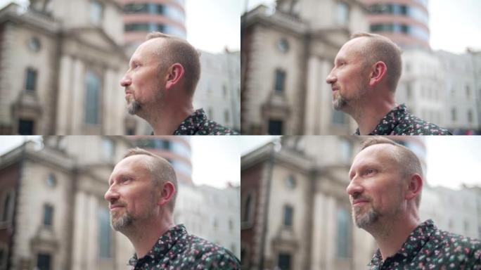 男性游客在伦敦街上四处张望并微笑的特写镜头