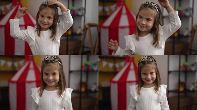 可爱的西班牙裔女孩在幼儿园戴着公主皇冠微笑着自信