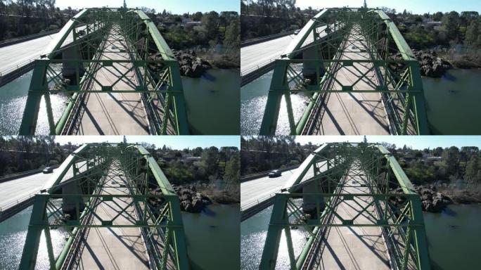加利福尼亚奥罗维尔羽毛河上的桥