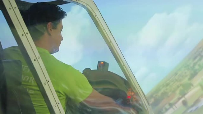 人类在飞机模拟器中享受飞行，飞行员提高导航技能
