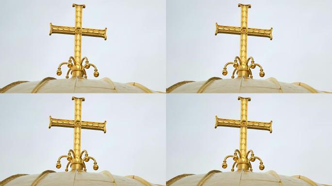 教堂顶部的基督教金色十字架圆顶，宗教建筑，崇拜