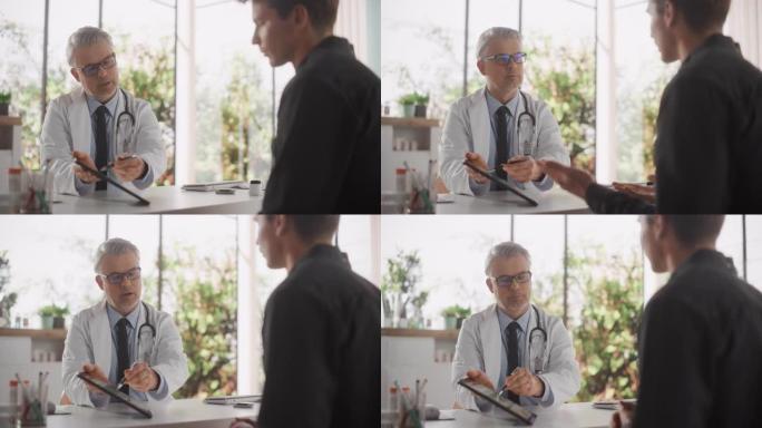 中年医生在拜访一家健康诊所时与一名年轻人交谈，并在平板电脑上向他展示处方信息。穿着白大褂的医生建议对