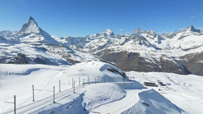 美丽的采尔马特滑雪胜地，地平线上可以看到马特洪峰。