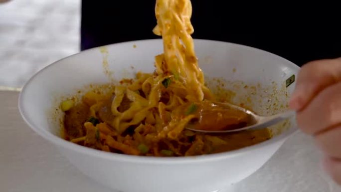 Khao Soi Kai或Khao Soi Gai