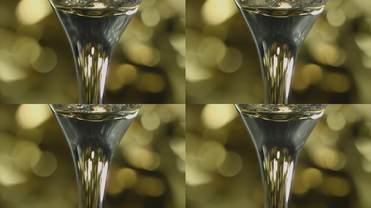 香槟气泡在长笛玻璃杯的碗中旋转