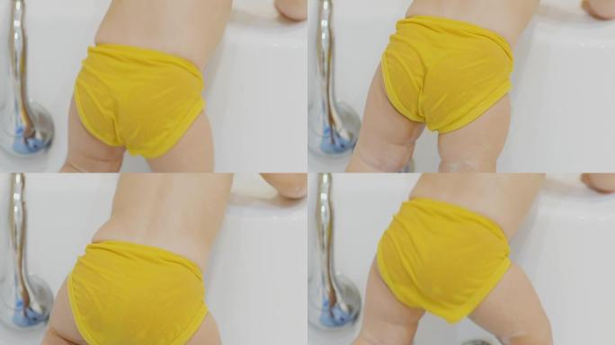 穿黄色内裤的男孩在浴室跳舞