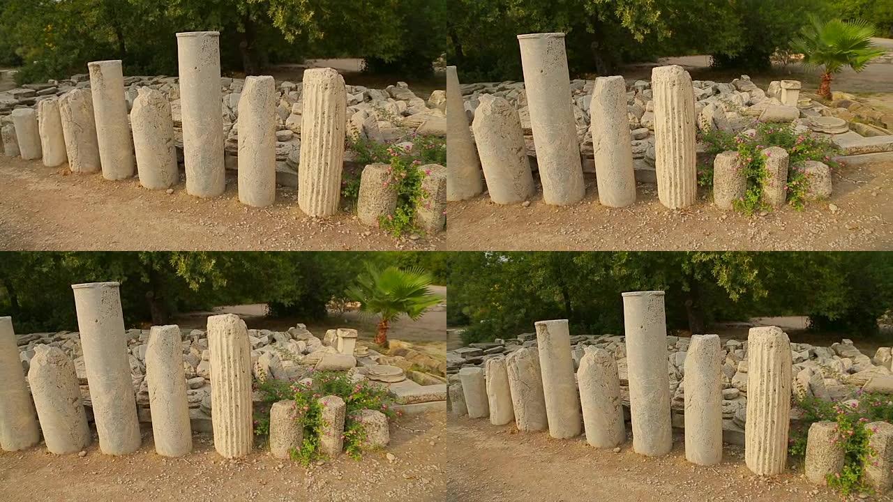 一堆大理石石头和柱子，考古发掘发现