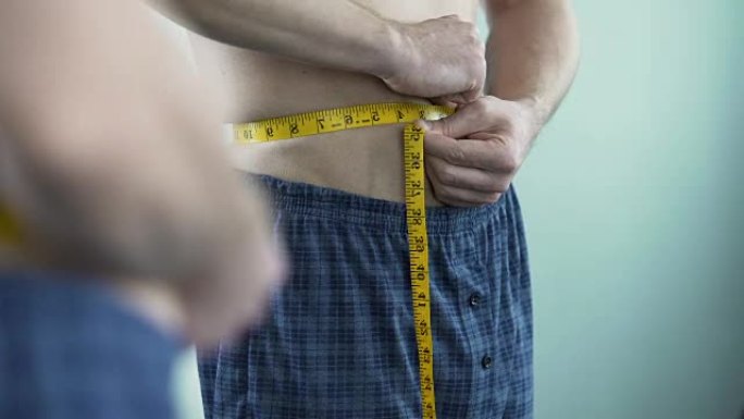 中年危机男性测体型怕发胖