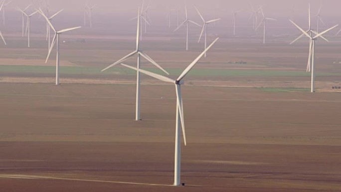 农业领域风力涡轮机的鸟瞰图