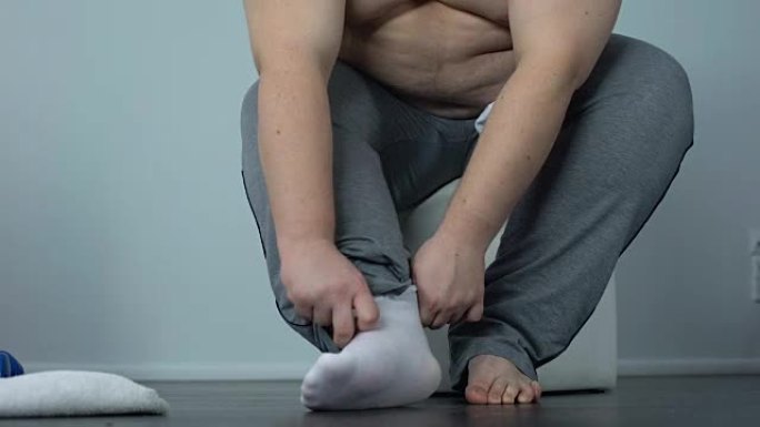 肥胖男性几乎不穿袜子，缺乏体育锻炼，久坐不动的生活方式