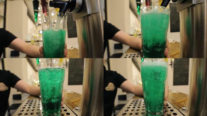男子加入水绿色糖浆并搅拌，混合配料，派对鸡尾酒