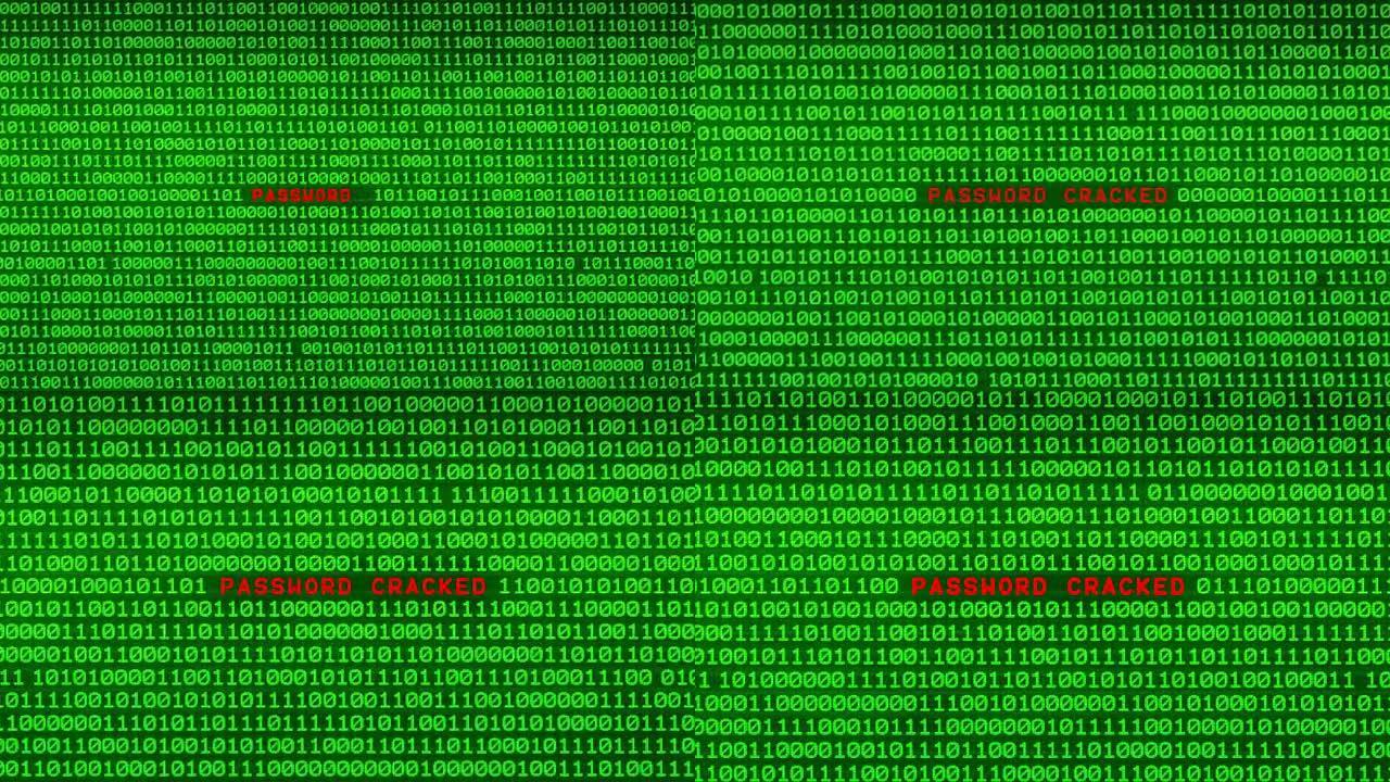 随机二进制数据矩阵背景之间的绿色二进制代码墙上的密码破解字揭示