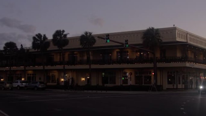清晨，佛罗里达州圣奥古斯丁的历史国王街。