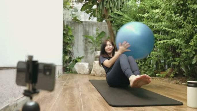 在家练习的瑜伽球在线教学-股票视频