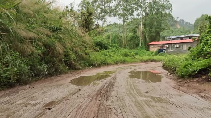 土路 农村泥地 泥泞路 下雨后的积水路面