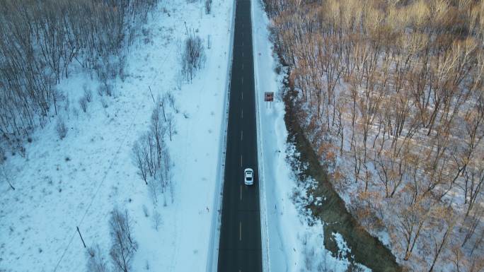 4K航拍下雪后的公路镜头缓升