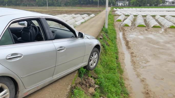 乡村道路  窄路掉头   行车安全