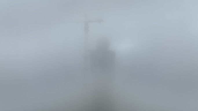浓雾中的武汉江夏八分山气象雷达航拍