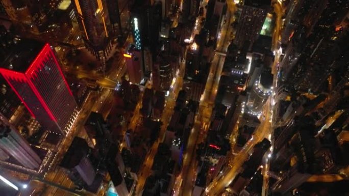 夜间照明香港城市景观市中心交通街道空中俯冲全景4k