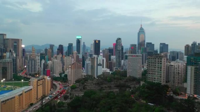 日落时间香港湾仔区交通街市中心空中全景4k
