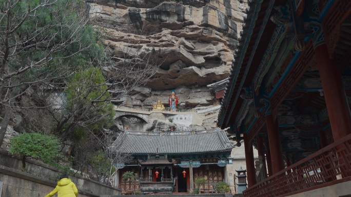 云南旅游大理剑川石宝山宝相寺游客