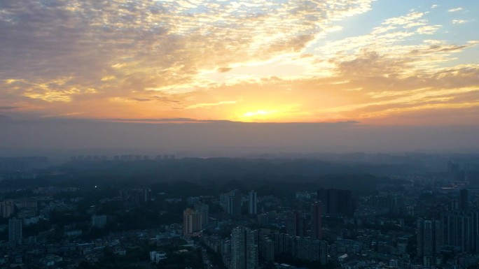 夕阳下的城市火烧云延时摄影