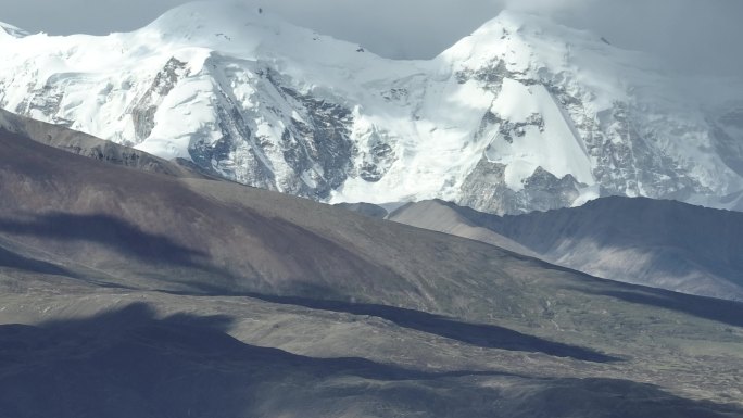 航拍4K西藏美丽雪山冰川