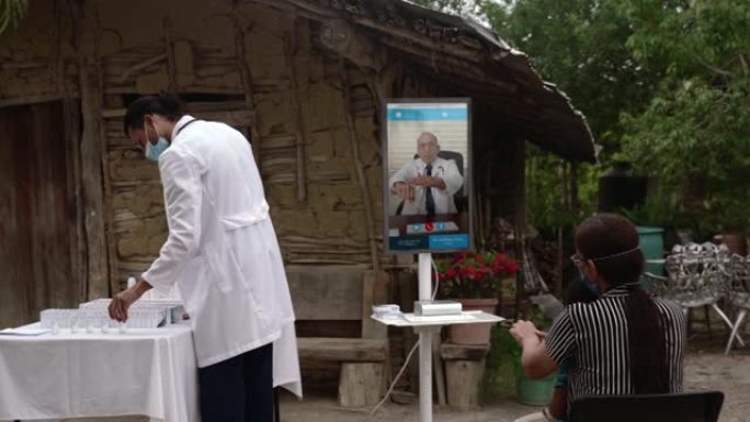 医生远程治疗病人