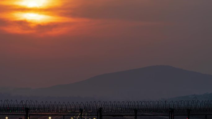 大连市周水子国际机场夕阳云彩的延时