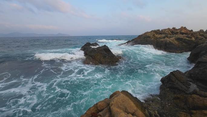 大海 礁石 海浪 浪花 蓝天白云 壮观