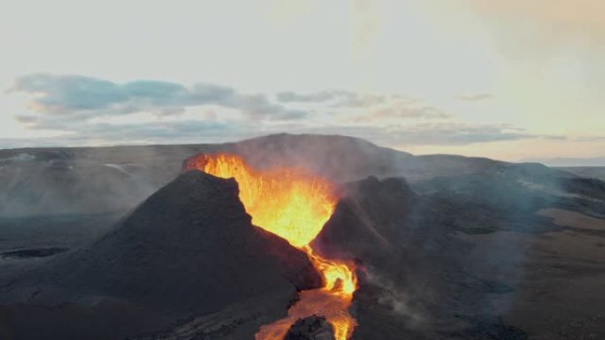 冰岛雷克雅内斯猛烈喷发的fagradarsfjall火山的熔岩流