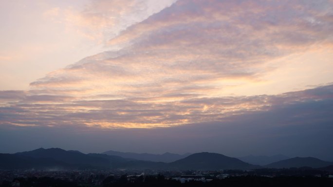 山峰傍晚延时日落夜幕降临天黑晚霞云朵