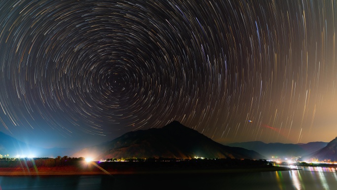 8k星轨延时星空延时北极星长江第一湾