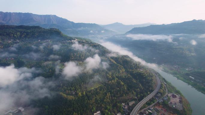 乡村云雾国道高速路