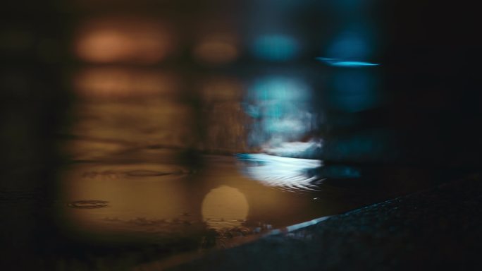 【正版素材】繁华城市夜景下雨积水光影