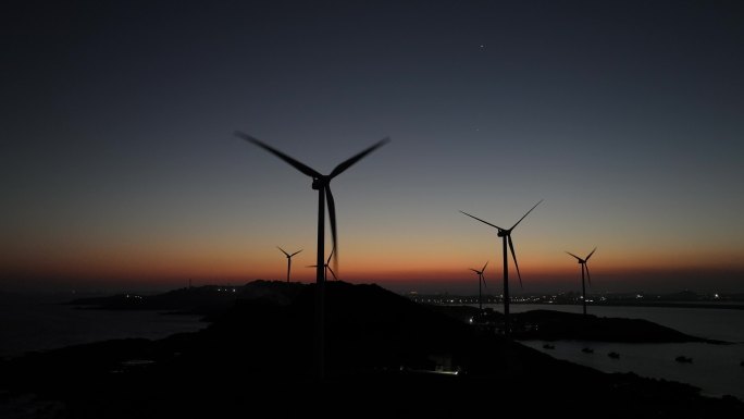 夜晚海边风车航拍大海夜景自然风光晚上风景