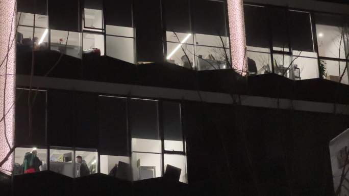 深夜夜景晚上窗外 大楼加班窗户灯光亮灯