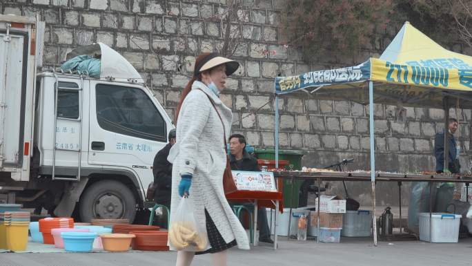 云南旅游风光大理街头摆摊路边江湖牙医