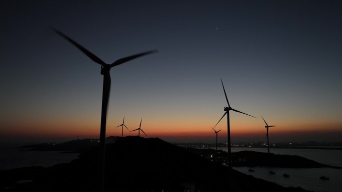 夜晚海边风车航拍大海夜景自然风光晚上风景