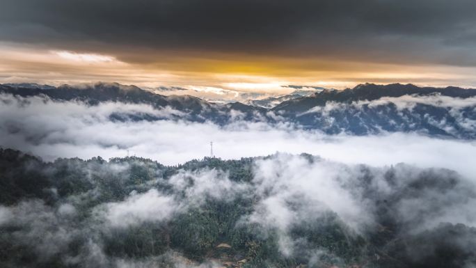 4K航怕春天雷雨过后的大山