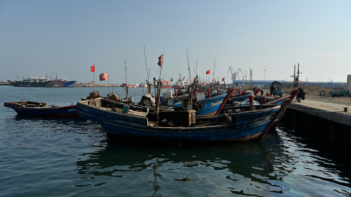 海边渔船打鱼休渔期渔港渔民