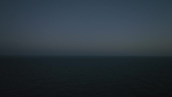 夜晚大海航拍晚上大海黑夜中的大海