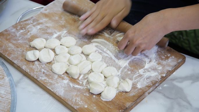 包饺子