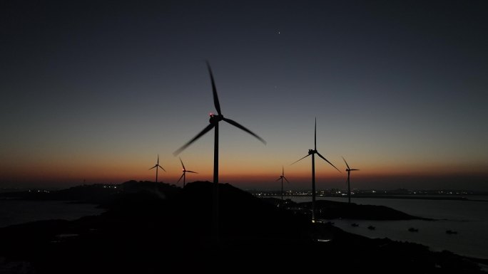 夜晚海边风车航拍大海夜色晚霞天黑夜幕降临