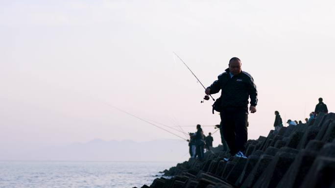 8K青岛海边码头垂钓海钓的钓鱼人3